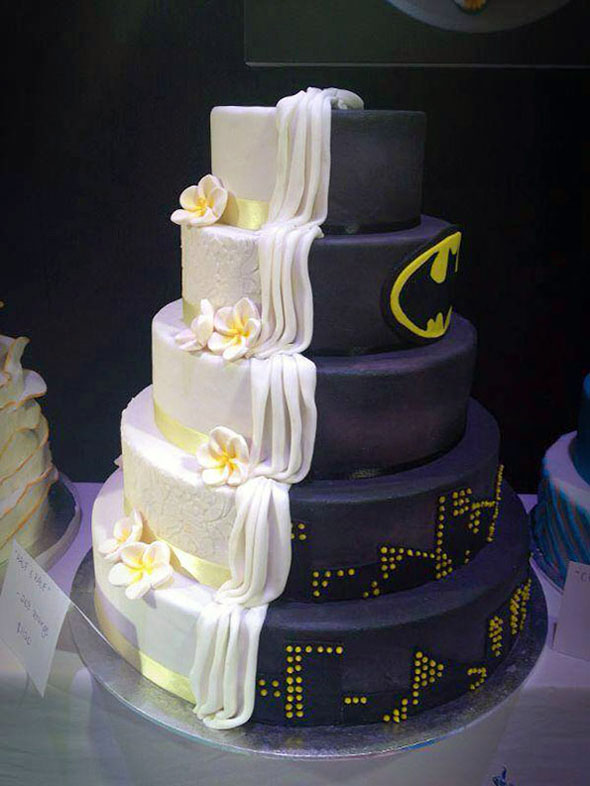 half-batman-half-traditional-wedding-cake-1